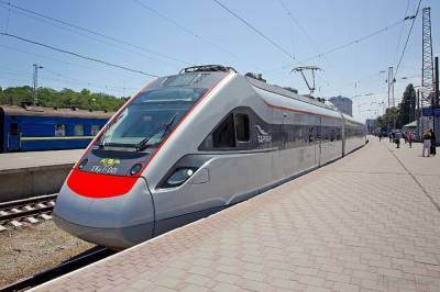 Владимир Жмак - В Украине планируют запустить высокоскоростные поезда: названы направления - newsone.ua - Украина - Киев - Львов - Одесса - Харьков