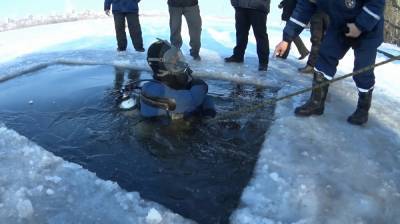Перед Крещением воронежские спасатели очистили дно водоёмов от мусора - vestivrn.ru - Воронеж