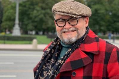 Александр Васильев - Историк моды Васильев разгневал россиян, показав обнаженную Любовь Орлову в постели - mk.ru