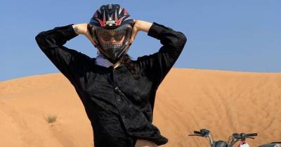MARUV в рубашке и трусах эротично позировала на квадроцикле посреди пустыни - tsn.ua - Эмираты