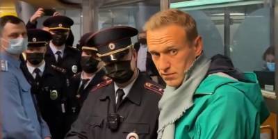 Алексей Навальный - Владимир Милов - СМИ: сотрудники ФБК бегут после задержания Навального - ruposters.ru