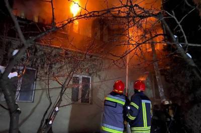 В Киеве загорелся трехэтажный дом - vkcyprus.com - Киев - район Дарницкий - Гсчс