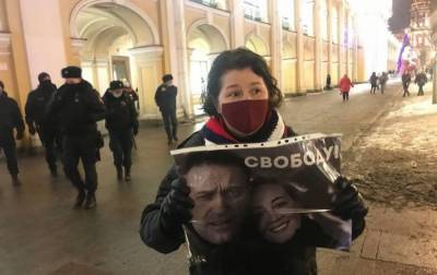 Алексей Навальный - В России на акциях в поддержку Навального задержали более 70 человек - rbc.ua - Москва - Санкт-Петербург - Иркутск - Архангельск - Химки