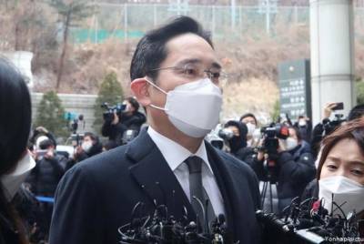 Пак Кынхе - Ли Чжэен - Руководителя Samsung приговорили к 2,5 годам тюрьмы за коррупцию - unn.com.ua - Южная Корея - Киев - Сеул