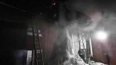 Четыре человека погибли при пожаре в гаражном комплексе в Новосибирске - iz.ru - Красноярский край - Ачинск - Новосибирск - Дзержинск