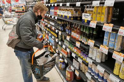 Михаил Мурашко - Продажи алкоголя в России снизились на 3% в 2020 году - pnp.ru