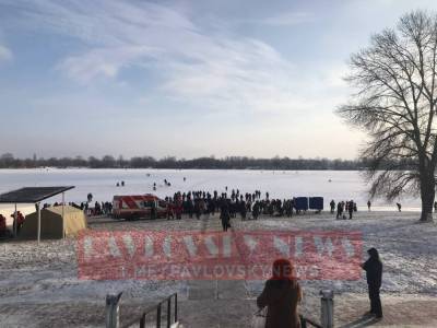 В Киеве на Оболони "моржи" ныряют и крестятся - news.bigmir.net - Киев - Днепр