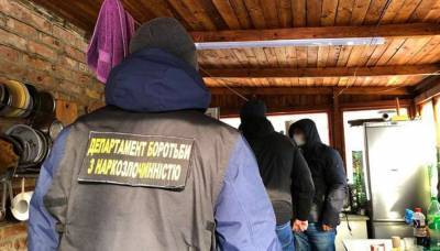 На Киевщине задержали преступную группу за организацию масштабной нарколаборатории - lenta.ua - Киевская обл.