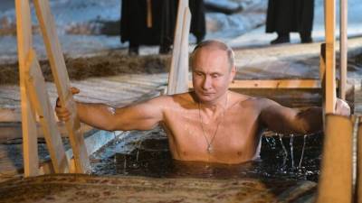 Владимир Путин - Дмитрий Песков - Песков сообщил, что Путин по традиции искупался в проруби на Крещение - polit.info