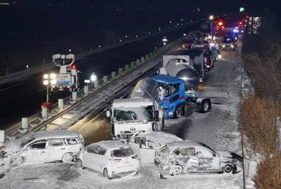 В Японии из-за снегопада столкнулись 130 автомобилей, пострадали 200 водителей и пассажиров - kp.ua - Япония - Испания - Осака