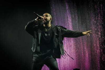 Рэпер Дрейк побил мировой рекорд по прослушиваниям на Spotify - m24.ru