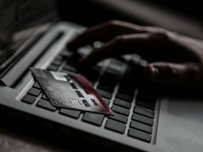В Астрахани работница социального центра похитила деньги с карт постояльца - astrakhanfm.ru - Астрахань - Астраханская обл.