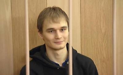 Азат Мифтахов - Молодого математика отправили в тюрьму на 6 лет за нападение на партийный офис: бросил дымовую шашку, его узнали по бровям - argumenti.ru