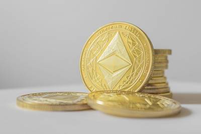 Главный конкурент биткоина рекордно подорожал - lenta.ru