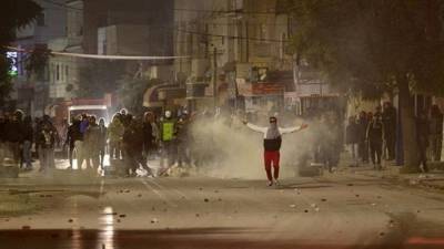 В столице Туниса произошли столкновения между силовиками и участниками акции протеста - news-front.info - Тунис - Тунис