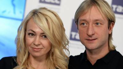 Яна Рудковская - Евгений Плющенко - Плющенко и Рудковская впервые показали лицо младшего сына — фото - 5-tv.ru
