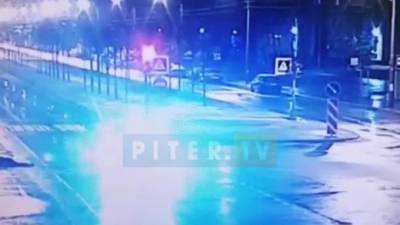 Иномарка сбила пешехода на перекрестке проспекта Кузнецова и Маршала Захарова - piter.tv - Санкт-Петербург