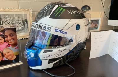 Боттас порадовал отца своей подруги, подарив ему шлем - f1news.ru - Финляндия