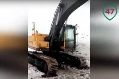 В России бизнесмен в Новый год бросил гранату в экскаватор и был найден мертвым - lenta.ru - Ленинградская обл. - респ. Чечня - р-н Выборгский