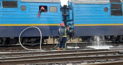 В Ровенской области во время движения загорелась электричка Николаев — Рахов: фото - tsn.ua - Ивано-Франковск - Ровенская обл.