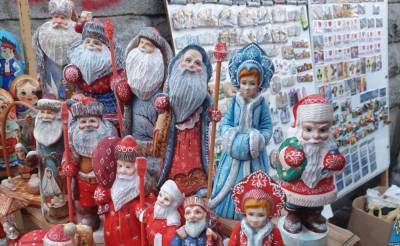 Владимир Ленин - Деды Морозов - Тарас Шевченко - В центре Киева продают советских Дедов Морозов и марки с Лениным - sharij.net - Киев