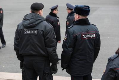 В Дагестане полицейский случайно застрелил мужчину, напавшего на женщину - znak.com - респ. Дагестан - Каспийск