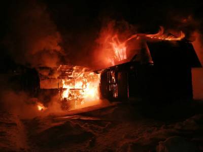 В Башкирии пожар уничтожил дом и надворные постройки - bash.news - Башкирия - район Белорецкий