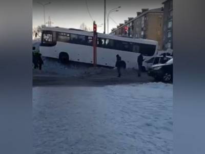 В Кузбассе последствия ДТП с автобусом сняли на видео - gazeta.a42.ru - Междуреченск