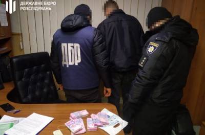 На взятке в 140 тыс. грн задержан следователь полиции Донетчины и его сообщник - from-ua.com - Мариуполь - Донецкая обл.