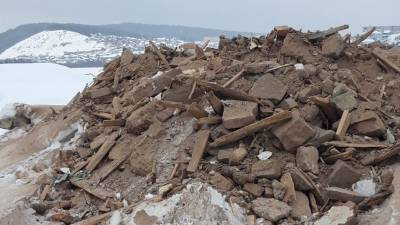 В Катав-Ивановске подрядчик завалил строительным мусором лес и пруд - newdaynews.ru - Челябинск - Ивановск