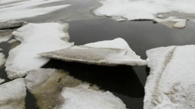 Оторвавшаяся льдина унесла в Охотское море восемь рыбаков - newinform.com - Сахалинская обл. - Южно-Сахалинск