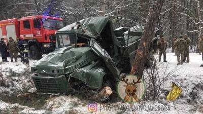 На Яворовском полигоне грузовик с военными слетел с дороги: есть пострадавшие – фото - 24tv.ua - Новояворовск