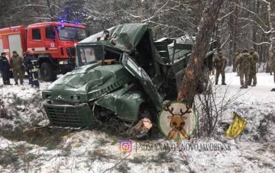 На Львовщине попал в аварию грузовик с военными, есть пострадавшие - korrespondent.net - Львовская обл.