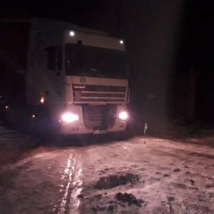 Запорожские спасатели оказали помощь трем водителям. Фото - reporter-ua.com - Запорожская обл. - Запорожье - Белогорск - район Пологовский