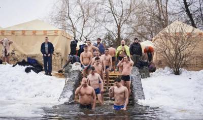 Иисус Христос - В прорубь в минус 25: как прошли крещенские купания в Подмосковье в 2021 году - smi24.news - Москва - Московская обл.