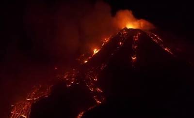 Извержение самого высокого вулкана Европы засняли на видео - news.bigmir.net - Италия