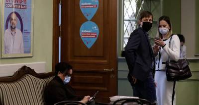 Сергей Собянин - Мэр Москвы - Собянин посетил выездной пункт вакцинации от коронавируса в "Геликон-опере" - m24.ru - Москва