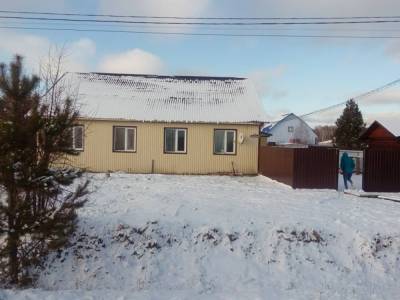 Чиновники Ярково выдали сироте квартиру с плесенью и заявили, что она живет там незаконно - znak.com - Тюменская обл. - район Ярковский