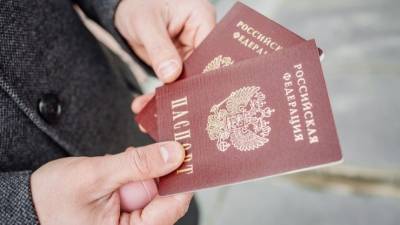 Госдума одобрила запрет вида на жительство за рубежом для госслужащих и военных - 5-tv.ru - Запрет