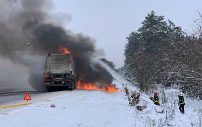 В Ровенской области загорелся бензовоз - korrespondent.net - Днепропетровская обл. - район Ровенский - Гсчс