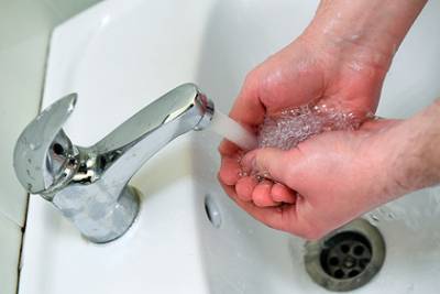 Владимир Баженов - В Крыму из кранов потекла вода с аммиаком - lenta.ru - Крым - Симферополь