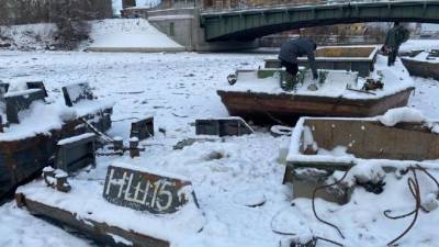 Прокуратура заинтересовалась затоплением шаланд в Екатерингофке - piter.tv - Санкт-Петербург