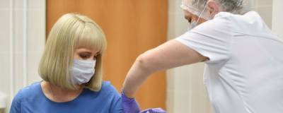 Ирина Потехина - 1,5 тысячи петербургских педагогов прошли второй этап вакцинации от COVID-19 - runews24.ru - Санкт-Петербург