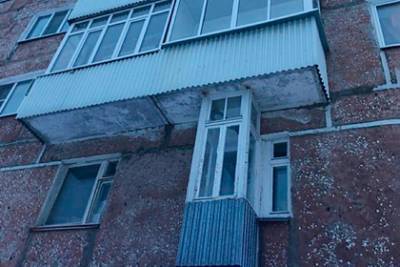 Одноместный балкон в российском городе удивил жителей - lenta.ru - Югра