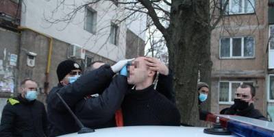 «С отрубленной головой в руках и обмотанный кишками». В Одессе мужчина убил своего отца - sharij.net - Одесса - Одесская обл. - Odessa