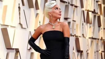 Джозеф Байден - Леди Гага - Джо Байден - Исполнившая гимн США Леди Гага с золотым голубем на груди взорвала Twitter - polit.info - США