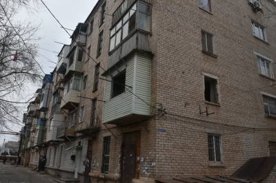 В Астрахани власти срочно расселяют жильцов аварийной пятиэтажки - astrakhanfm.ru - Астрахань