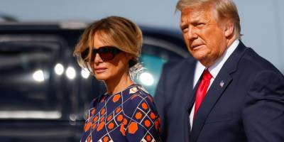 Дональд Трамп - Мелания Трамп - Джо Байден - Жизнь снова прекрасна. По дороге во Флориду Мелания Трамп сменила черный наряд на яркое платье - nv.ua - США - Вашингтон - шт.Флорида