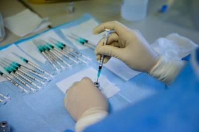 Михаил Каган - Россиянам рассказали об особенностях трех отечественных вакцин от COVID-19 - aif.ru