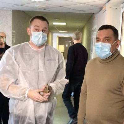 Сергей Кузнецов - Мэр Новокузнецка проверил, как проходит вакцинация от коронавируса в поликлинике - gazeta.a42.ru - Новокузнецк